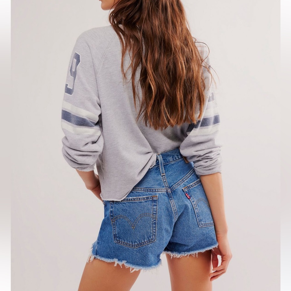 NEW Levi’s 501 high rise denim shorts 27 Athens color $68
